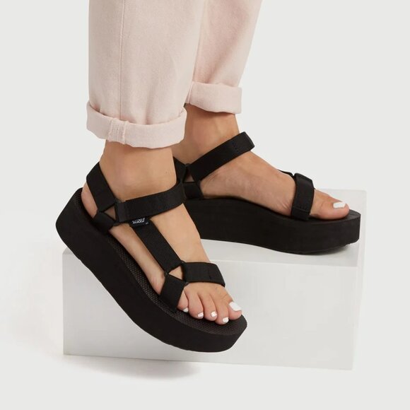[NEW/BNIB] Teva Black Flatform Platform Universal Sandals - US 10 / EU 41 / UK 8 - Picture 1 of 12